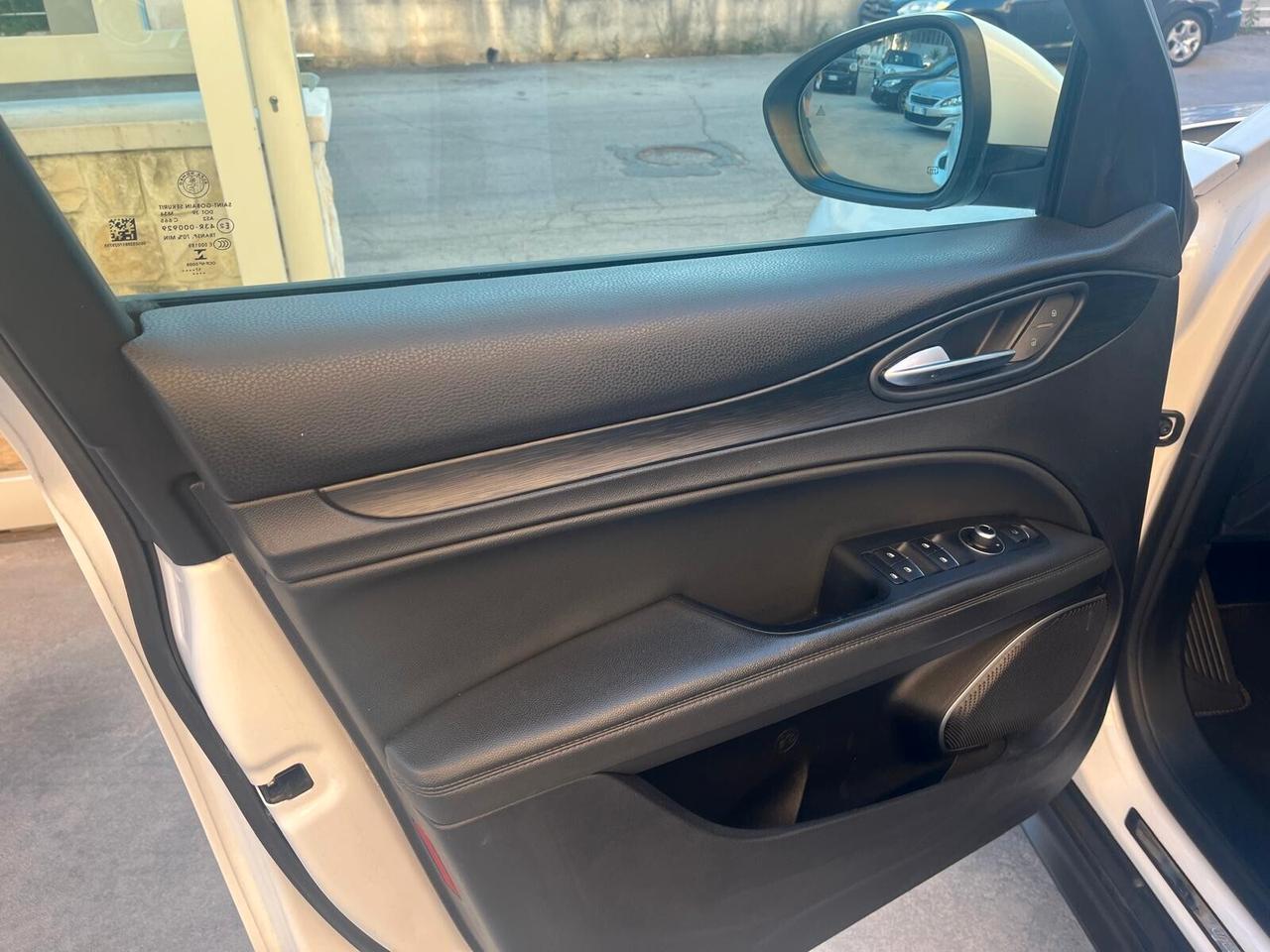 Alfa Romeo Stelvio 2.2 Turbodiesel 210 CV AT8 Q4 Executive