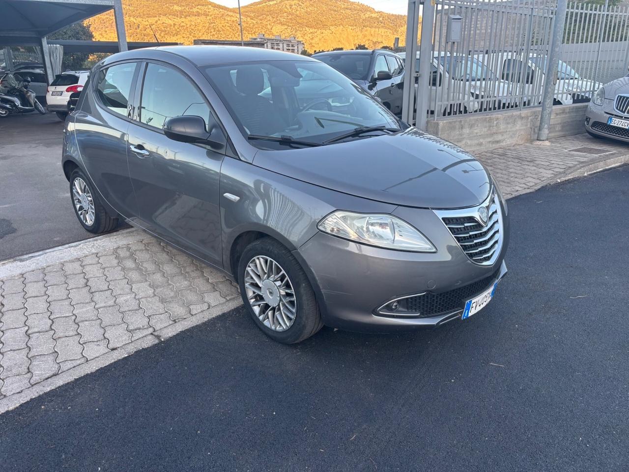 Lancia Ypsilon 1.2 69 CV 5 porte S&S Platinum