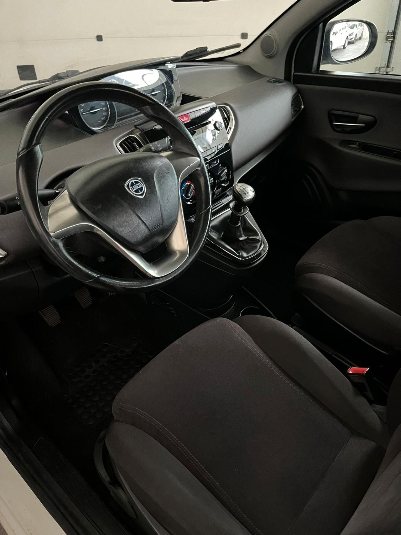 Lancia Ypsilon DISTRIBUZIONE ESEGUITA