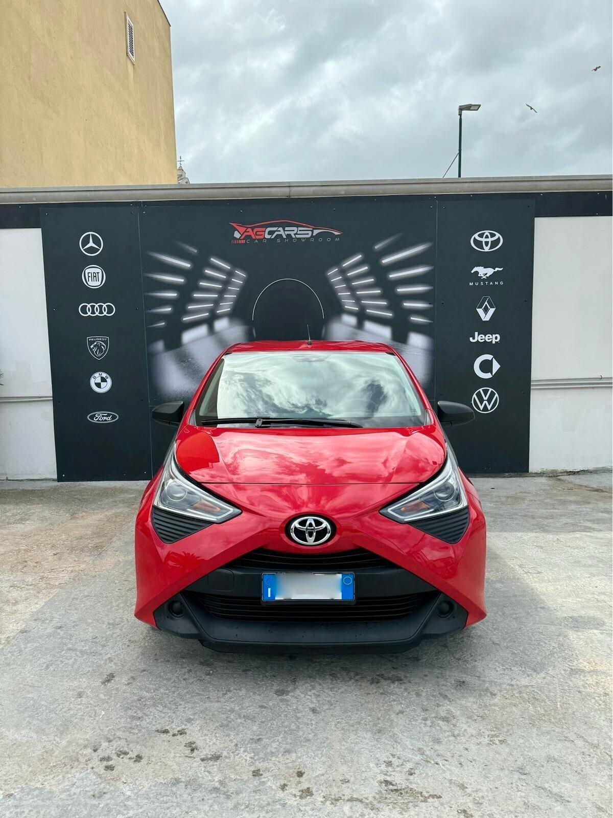 Toyota Aygo Connect 1.0 VVT-i 72 CV 5 porte x-wave