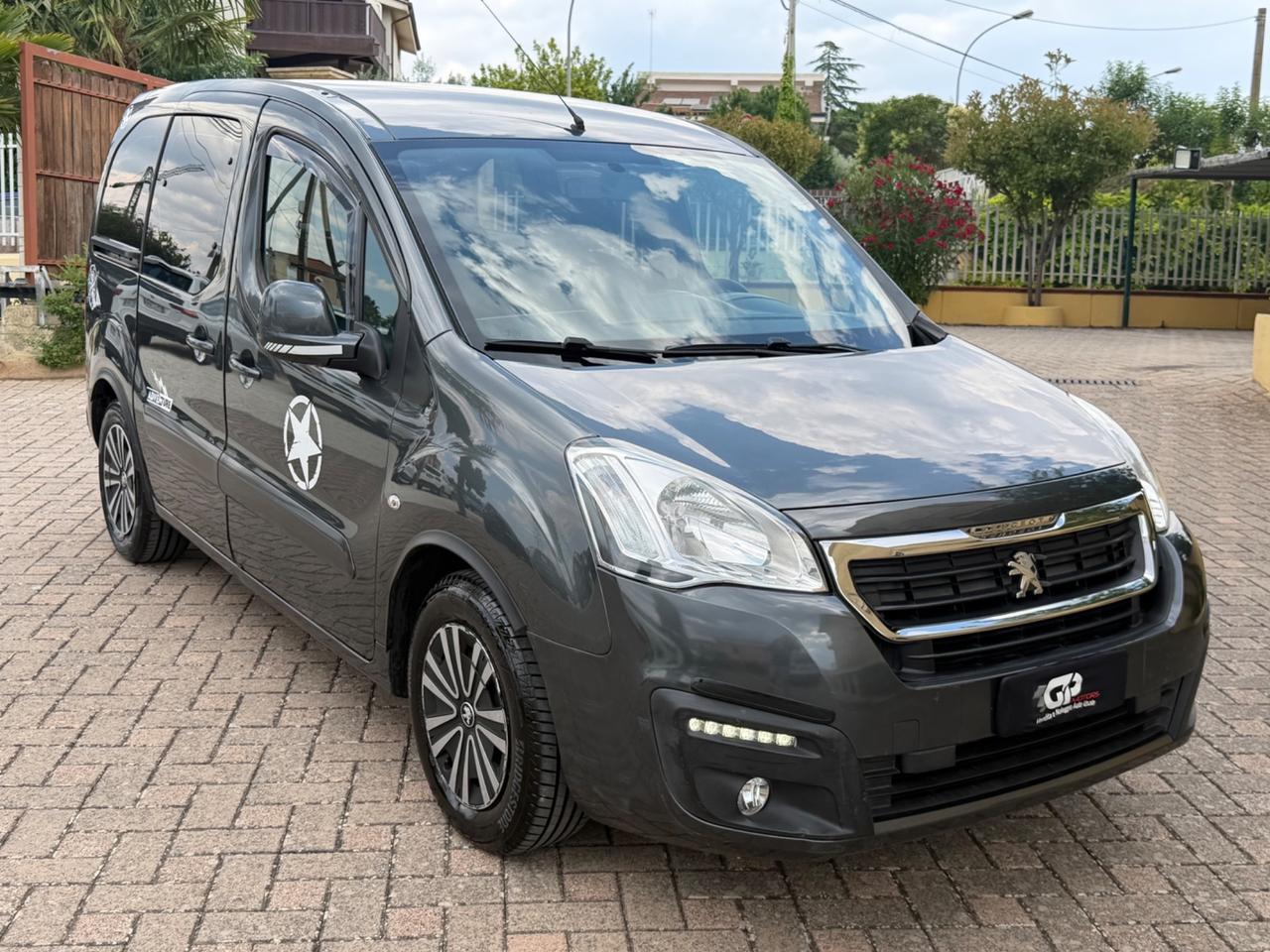 Peugeot Partner Tepee BlueHDi 100 Outdoor