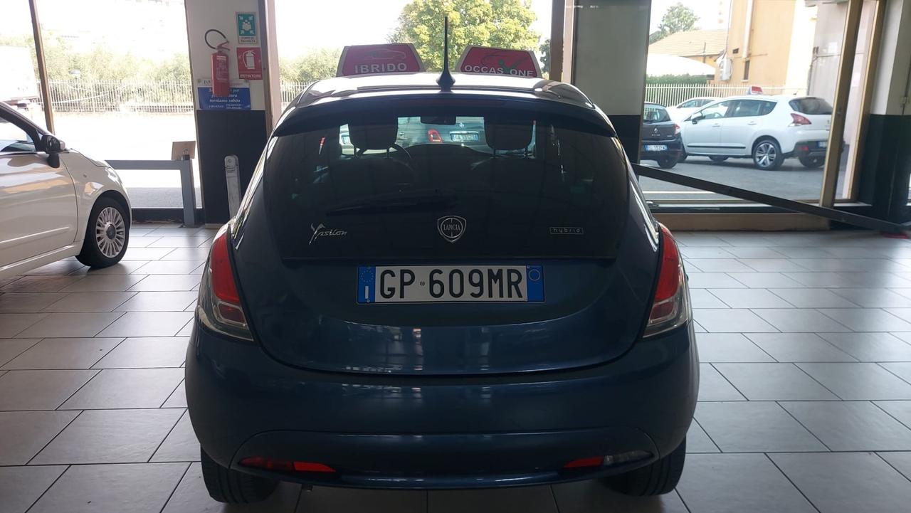 Lancia Ypsilon 1.0 FireFly 5 porte S&S Hybrid Silver Plus - Nessun vincolo