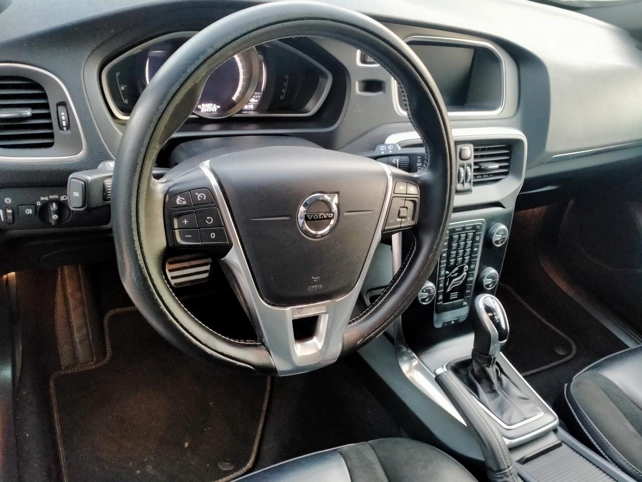 Volvo V40 2.0D3 R-DESIGN GEARTRONIC 8M M.Y.17 E6 FULL LED SYSTEM /PELLE ALCANTARA