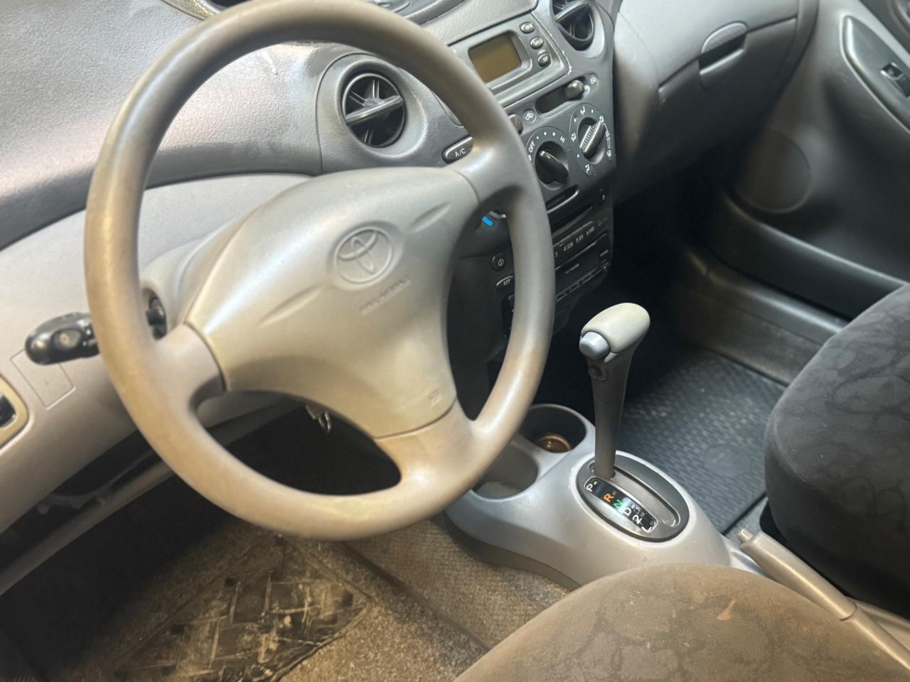 Toyota Yaris 1.3i 16V cat 5 porte Sol