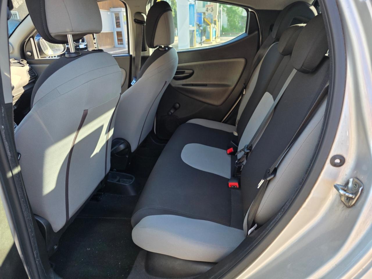 Lancia Ypsilon 1.2 69 CV Unyca