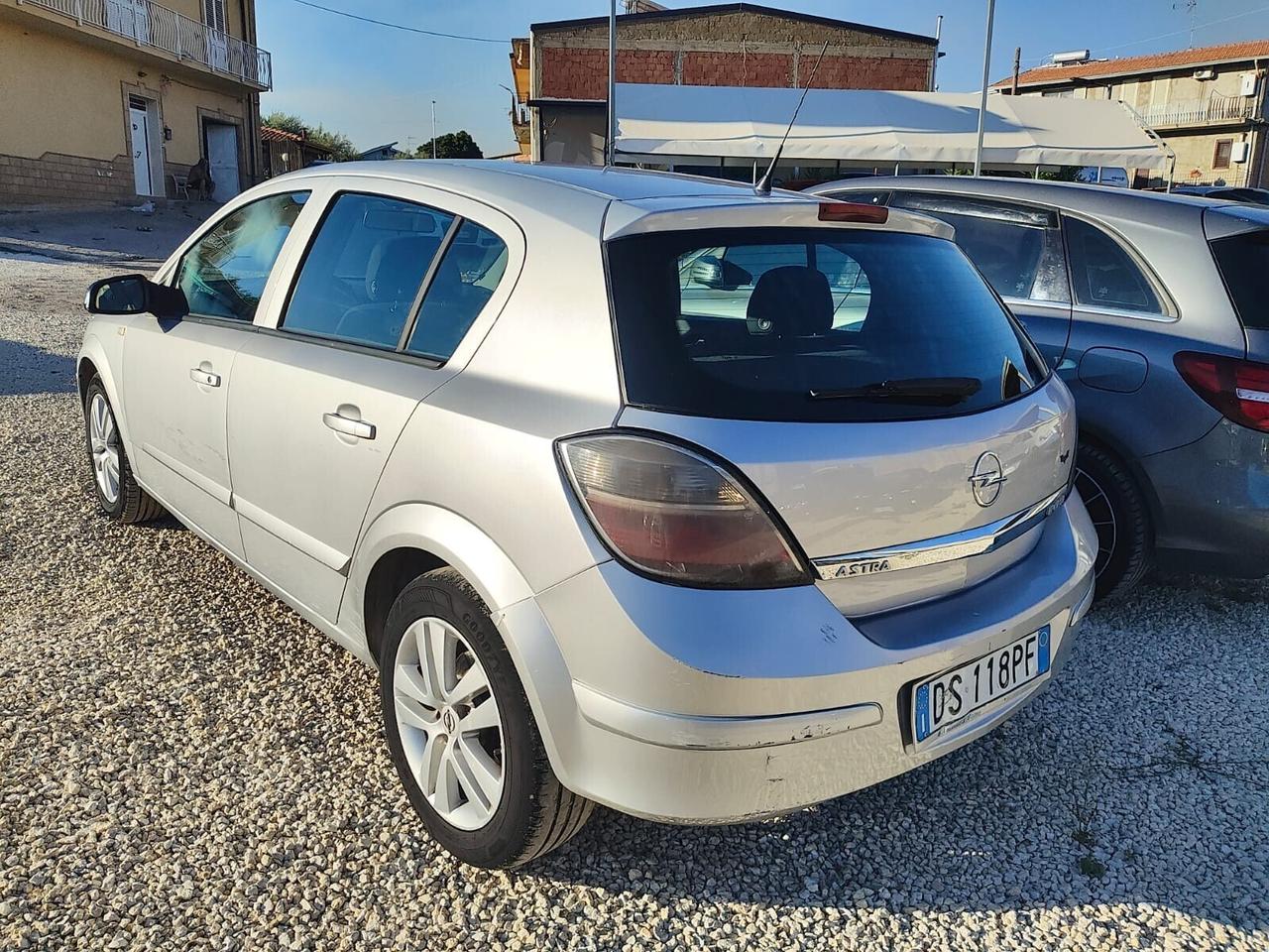 Opel Astra 1.7 CDTI 110CV 5 porte Enjoy