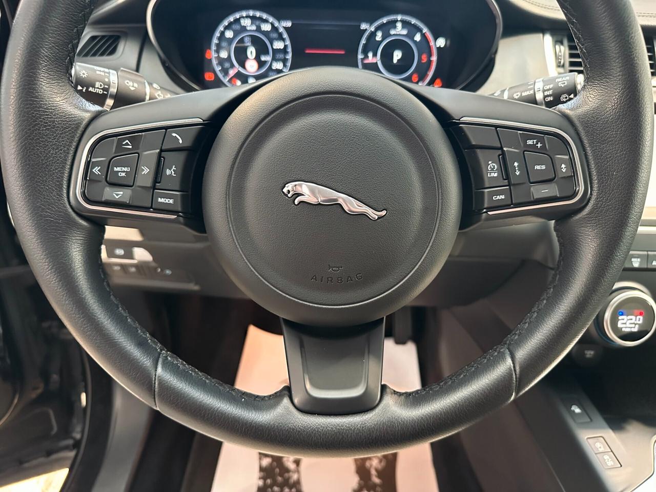 Jaguar E-Pace 2.0D 180 CV AWD aut. R-Dynamic HSE