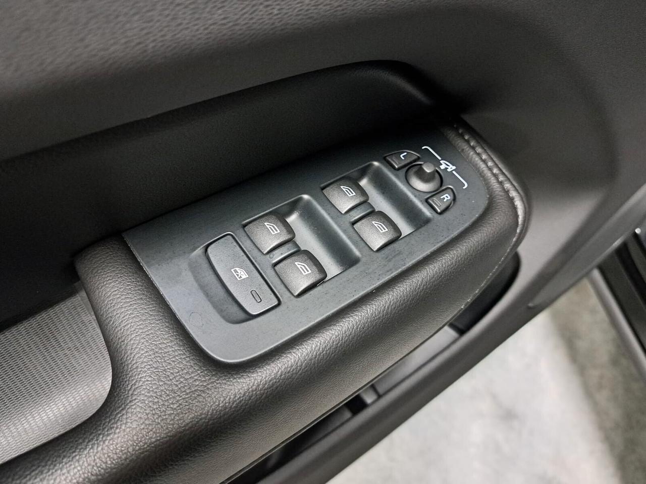 Volvo XC 60 2000 B4 (D) Mild-Hybrid Momentum AWD Automatico