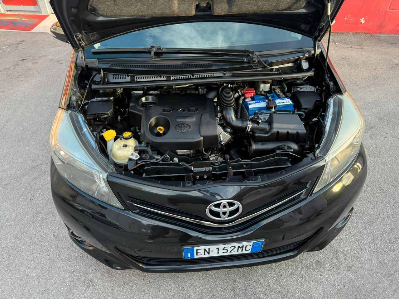 Toyota Yaris 1.4 90cv 5 porte Lounge - 2012