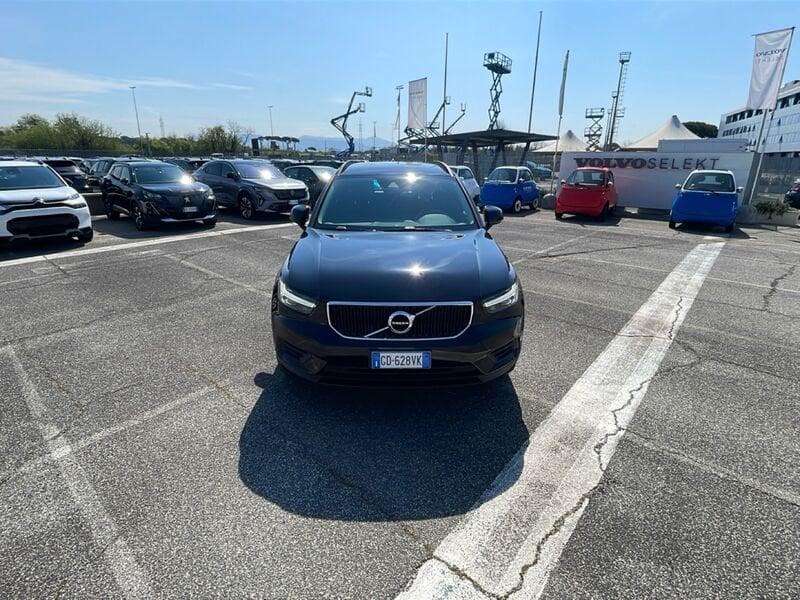 Volvo XC40 T2 Momentum AUTOCARRO
