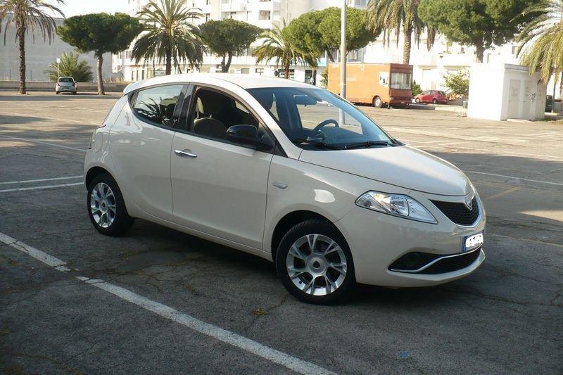 Lancia Ypsilon 1.2 69 CV 5 porte Silver