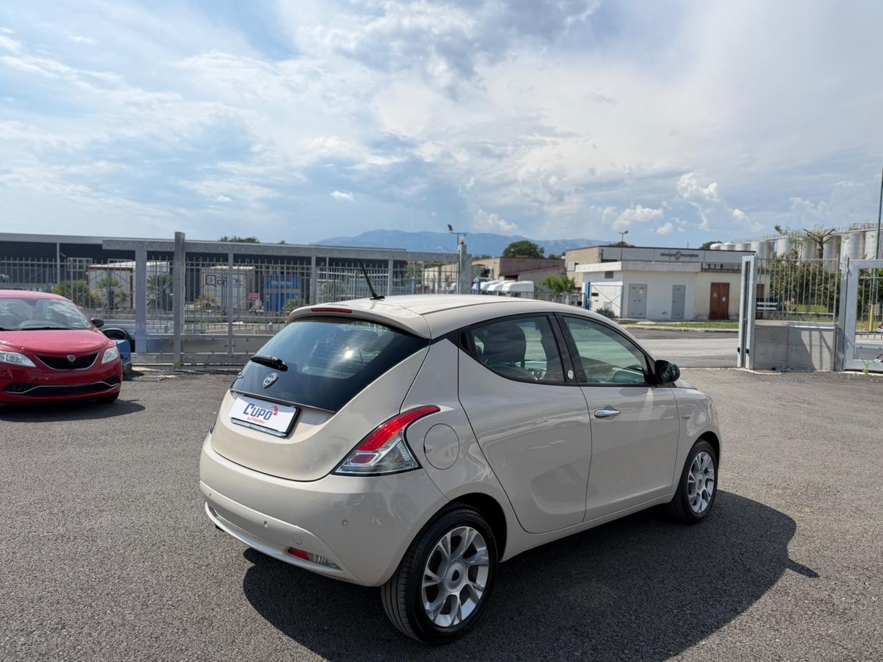 Lancia Ypsilon 1.2 69 CV 5 porte Gold Opening Edition