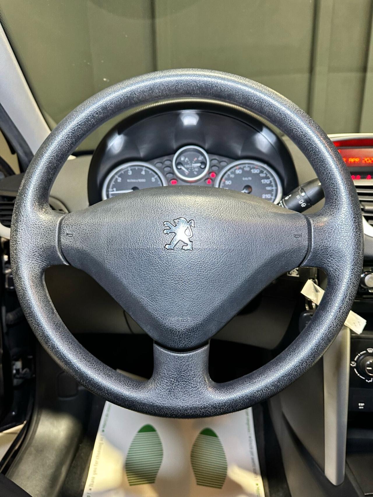 Peugeot 207 1.4 8V 75CV 5p. SPECIAL EDITION