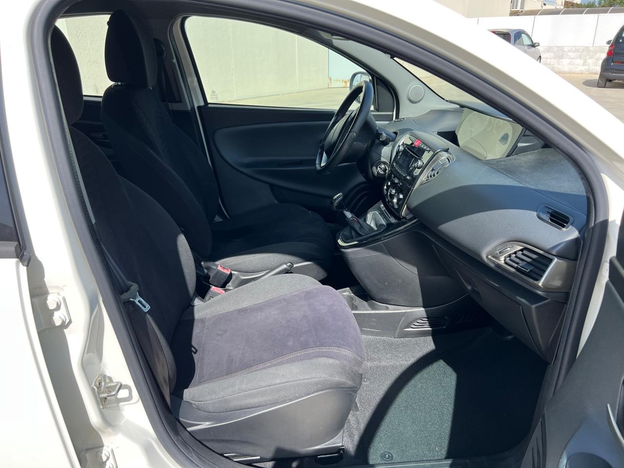 Lancia Ypsilon 1.3 MJT 16V 95 CV 5 porte 2014