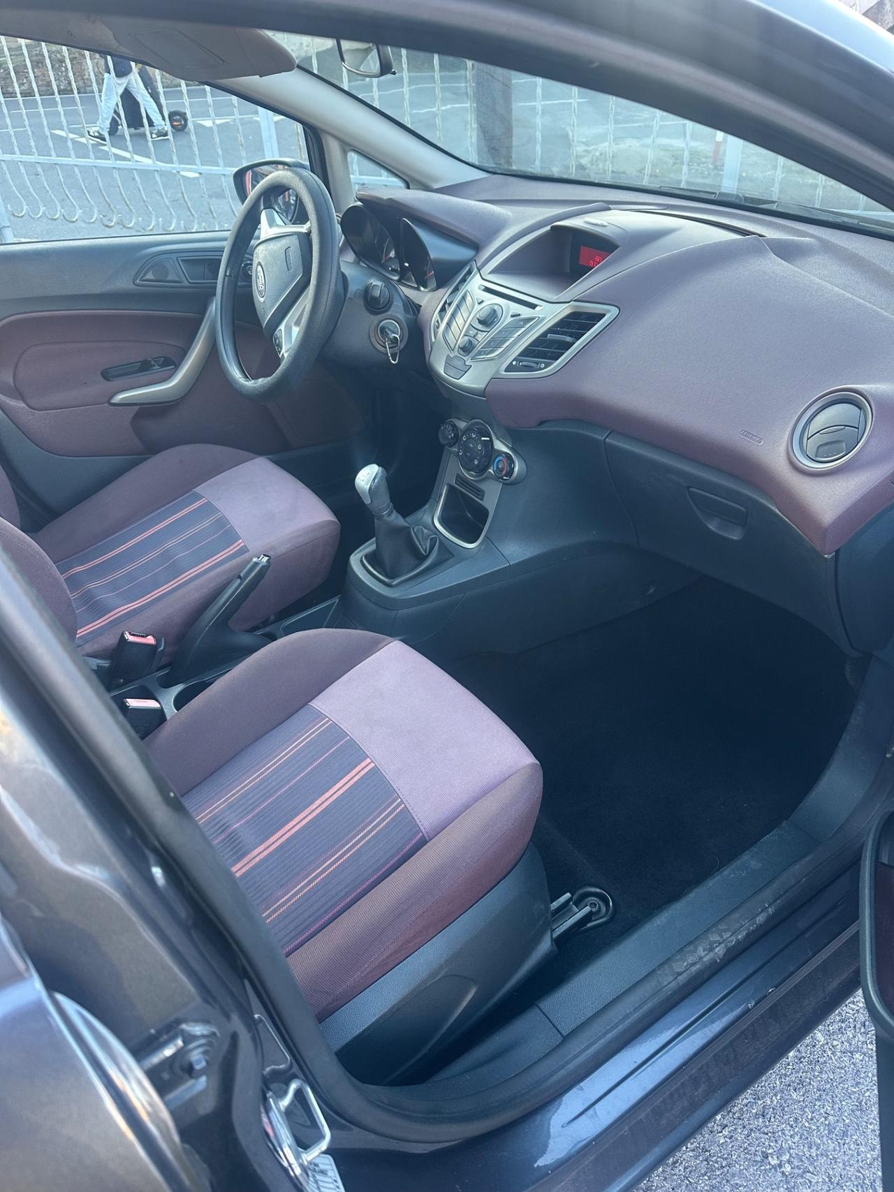 Ford Fiesta 1.4 5 porte Titanium