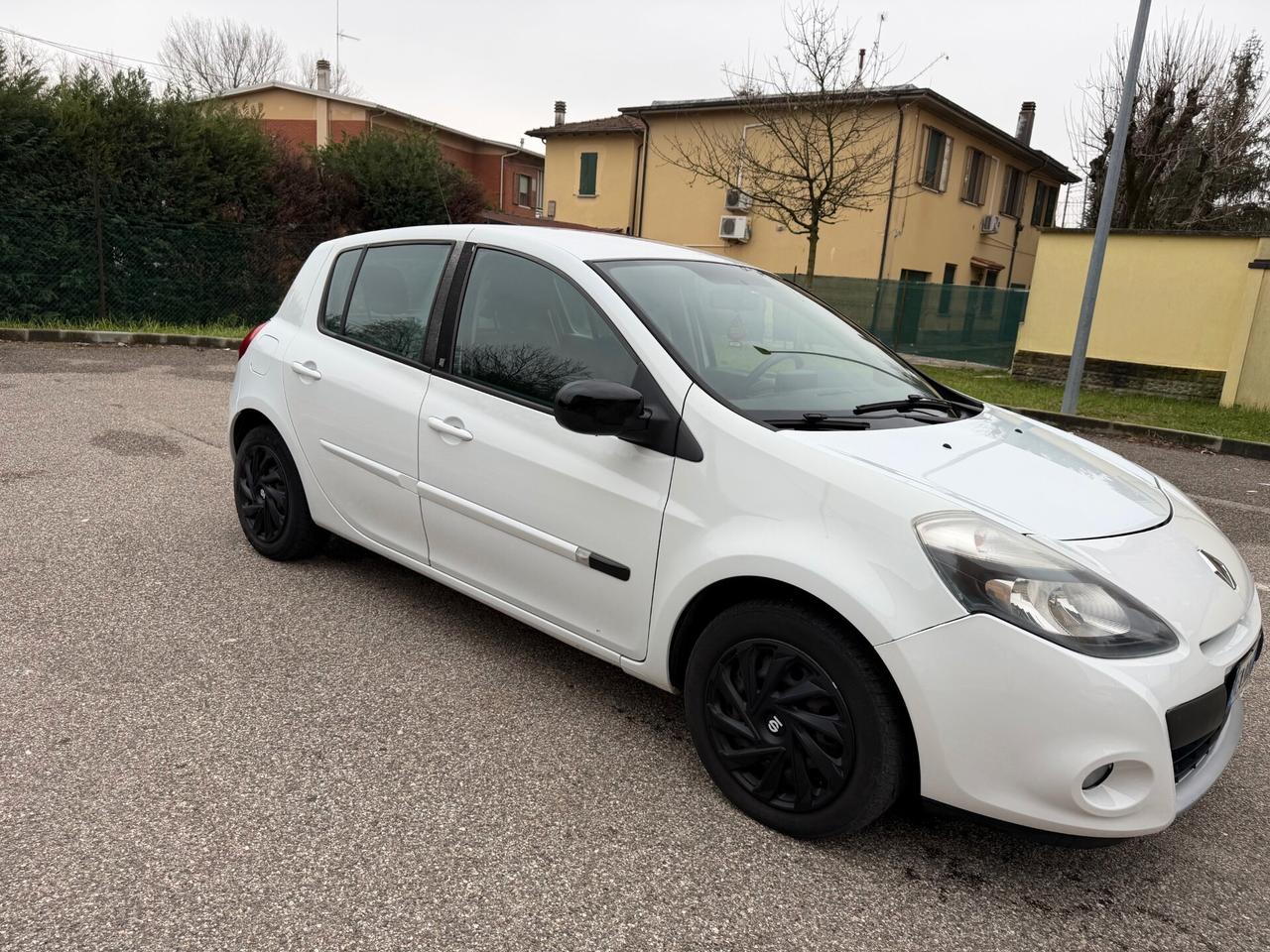 Renault Clio 1.5 dci - NEOPATENTATI - 12 MESI DI GARANZIA -