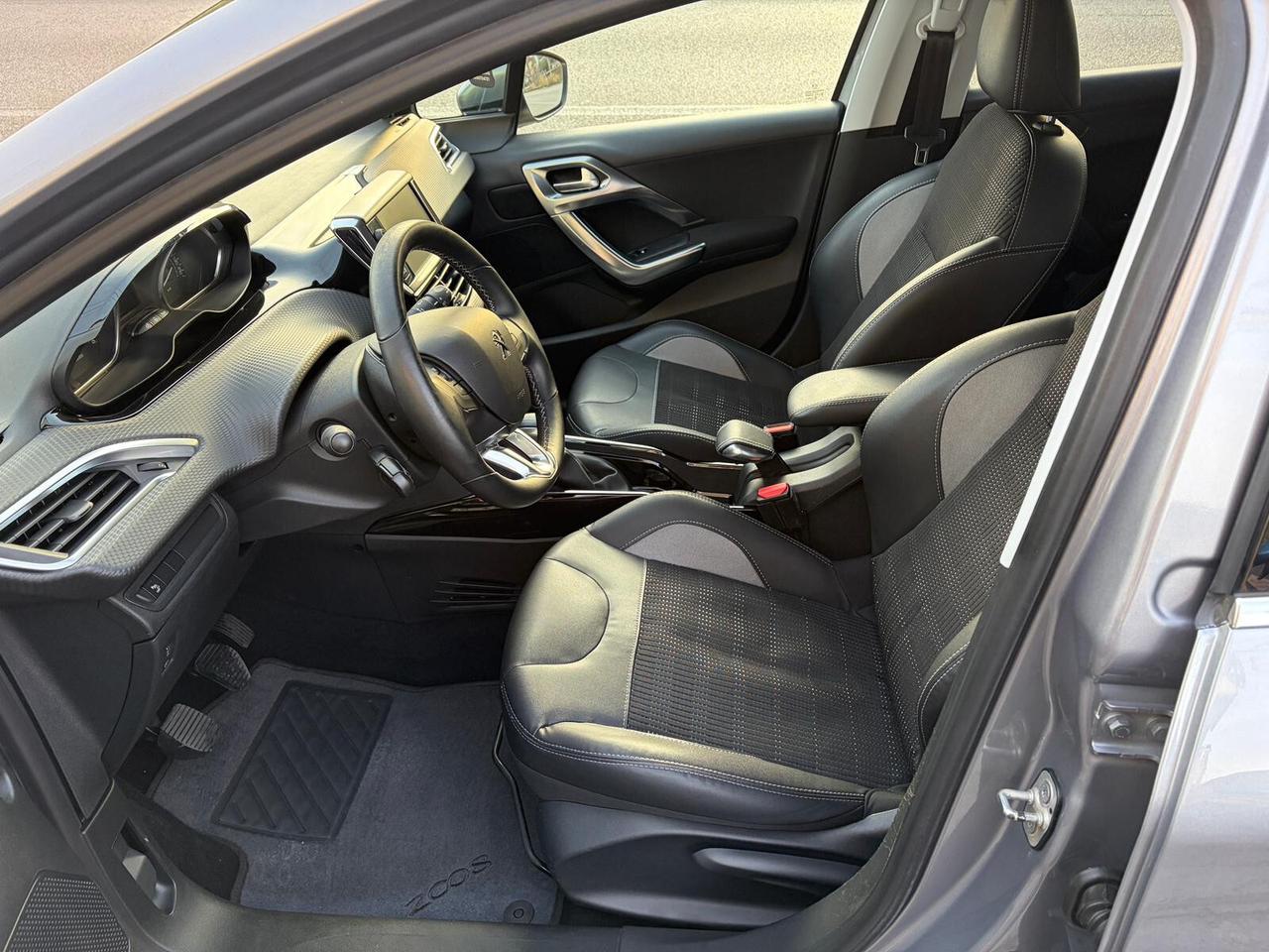 Peugeot 2008 1.6 BlueHDi 100CV Allure