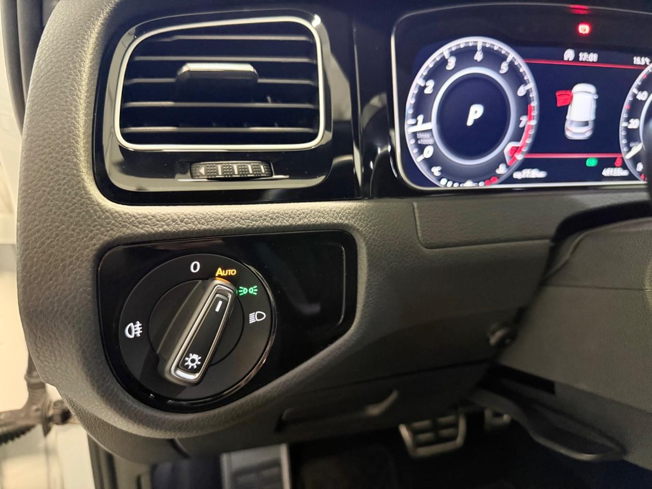 Volkswagen Golf GTI Performance 2.0 245 CV Honeycomb