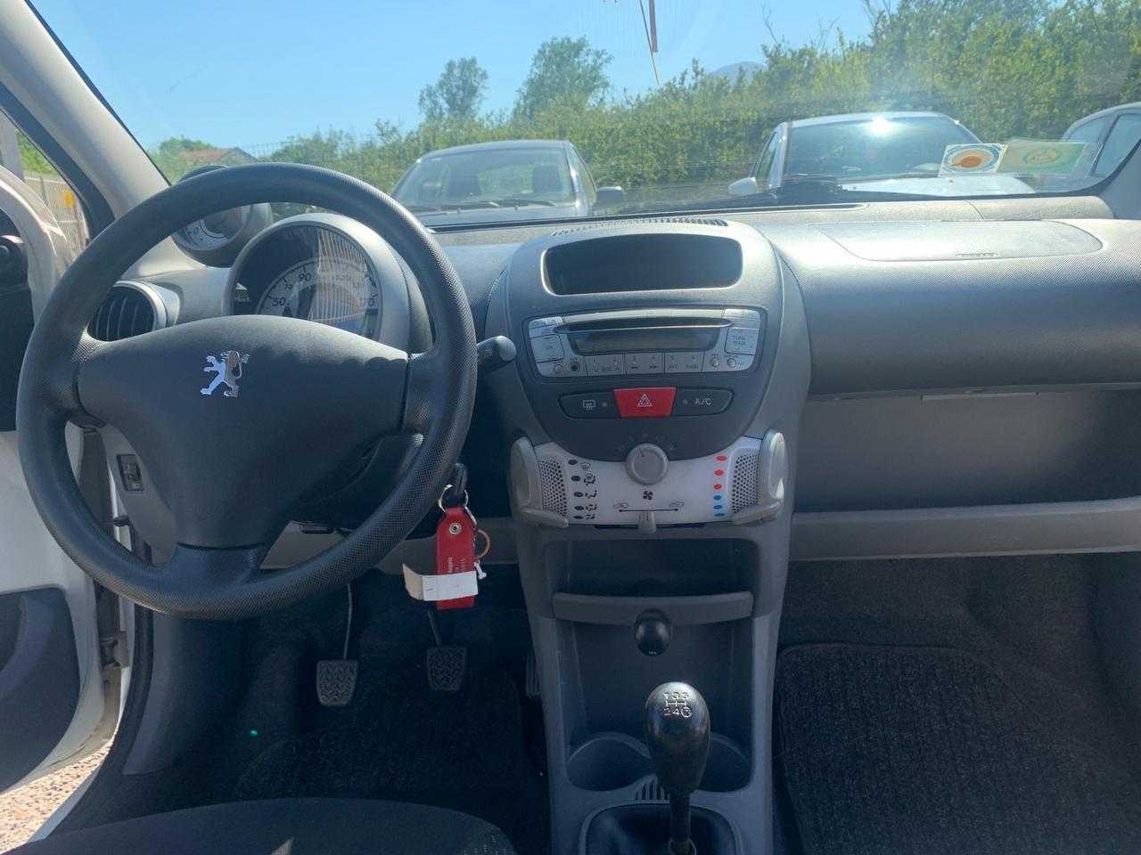 Peugeot 107 1.0 68cv 5p - 2011