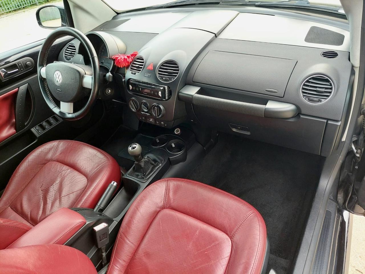 VW New Beetle 1.6 Cabrio Red Lim. Edt. GPL - 2010