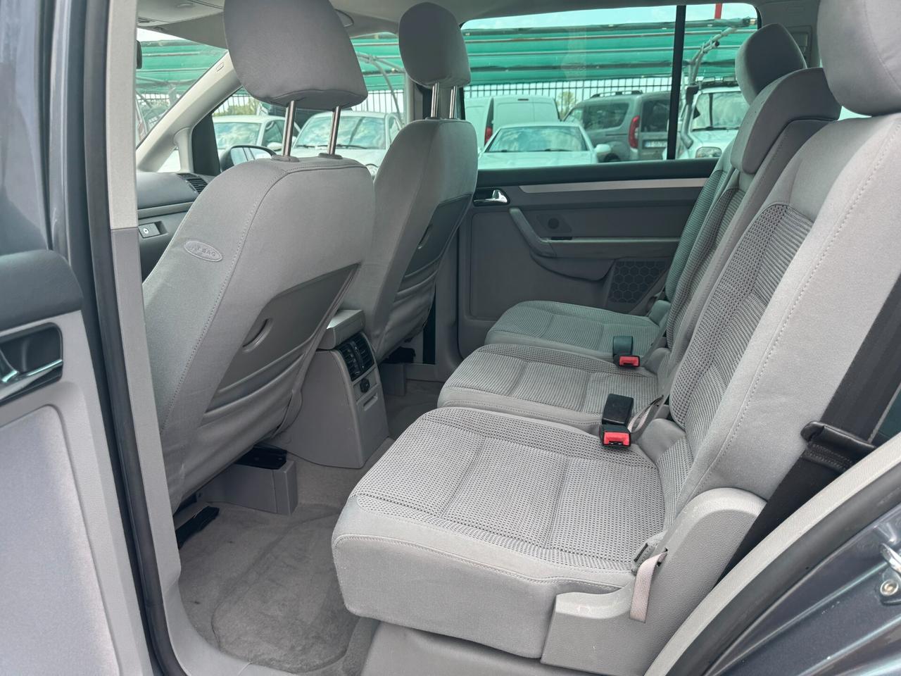 Volkswagen Touran 2.0 TDI Trendline Van - 7 POSTI