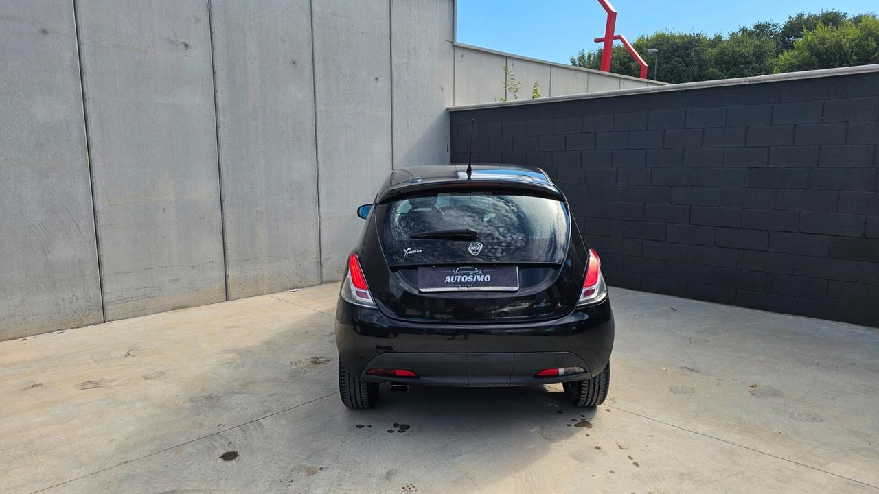 Lancia Ypsilon 0.9 TwinAir 85 CV 5 porte S&S Silver