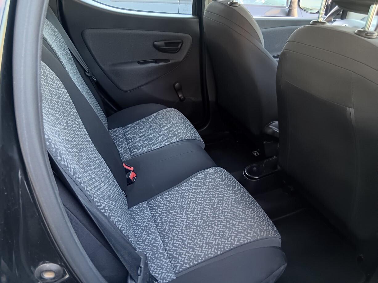 Lancia Ypsilon Hybrid Silver 1.0 (70 cv)