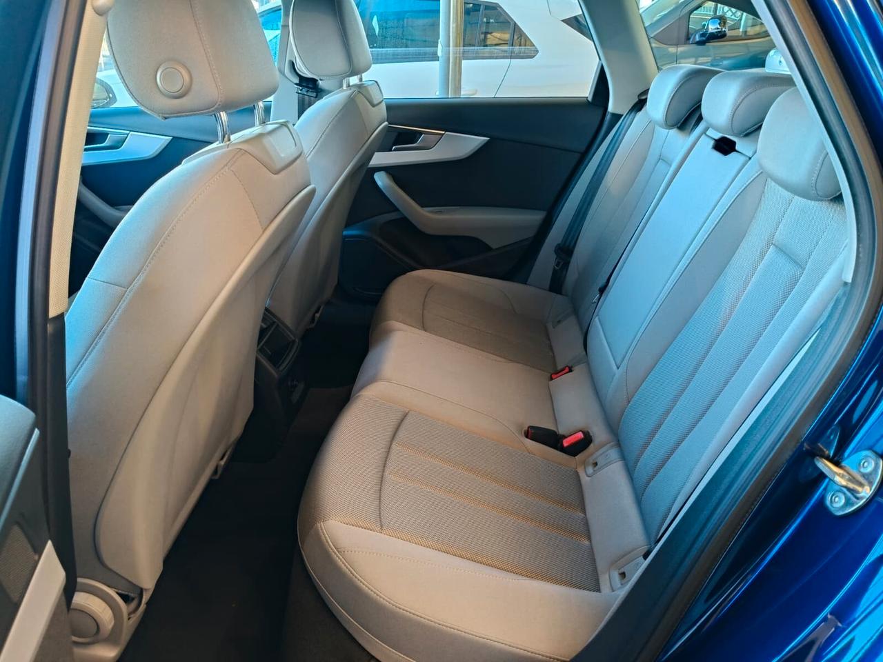 Audi A4 30 TDI/136 CV S tronic Business