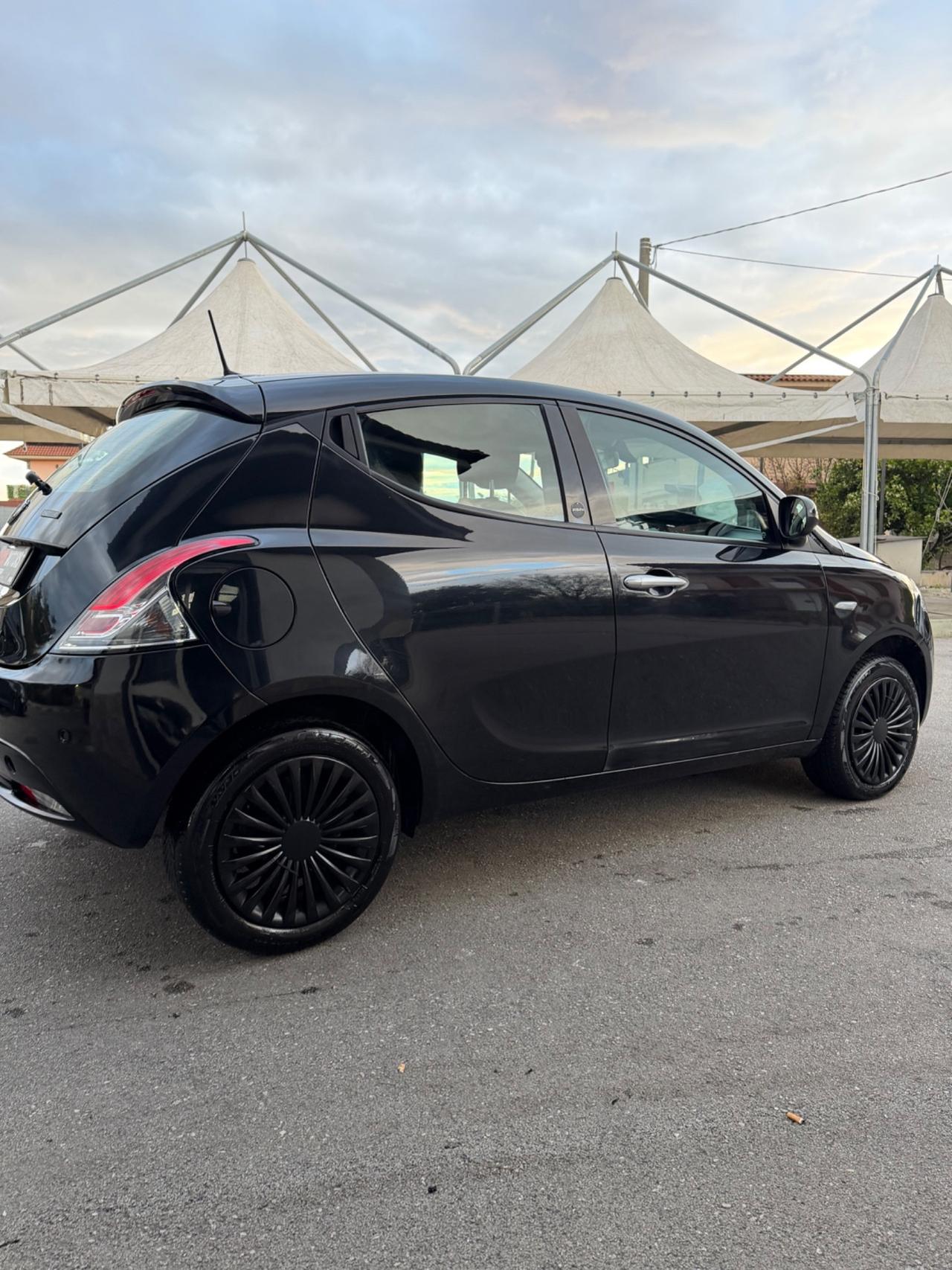Lancia Ypsilon 1.0 FireFly 5 porte S&S Hybrid Ecochic Gold
