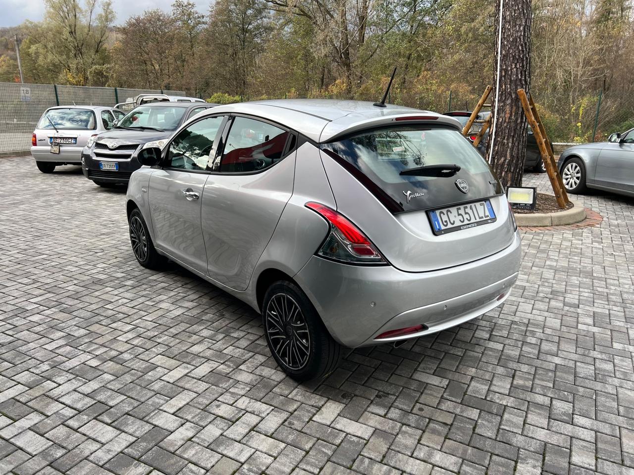 Lancia Ypsilon 1.0 FireFly 5 porte S&S Hybrid Ecochic