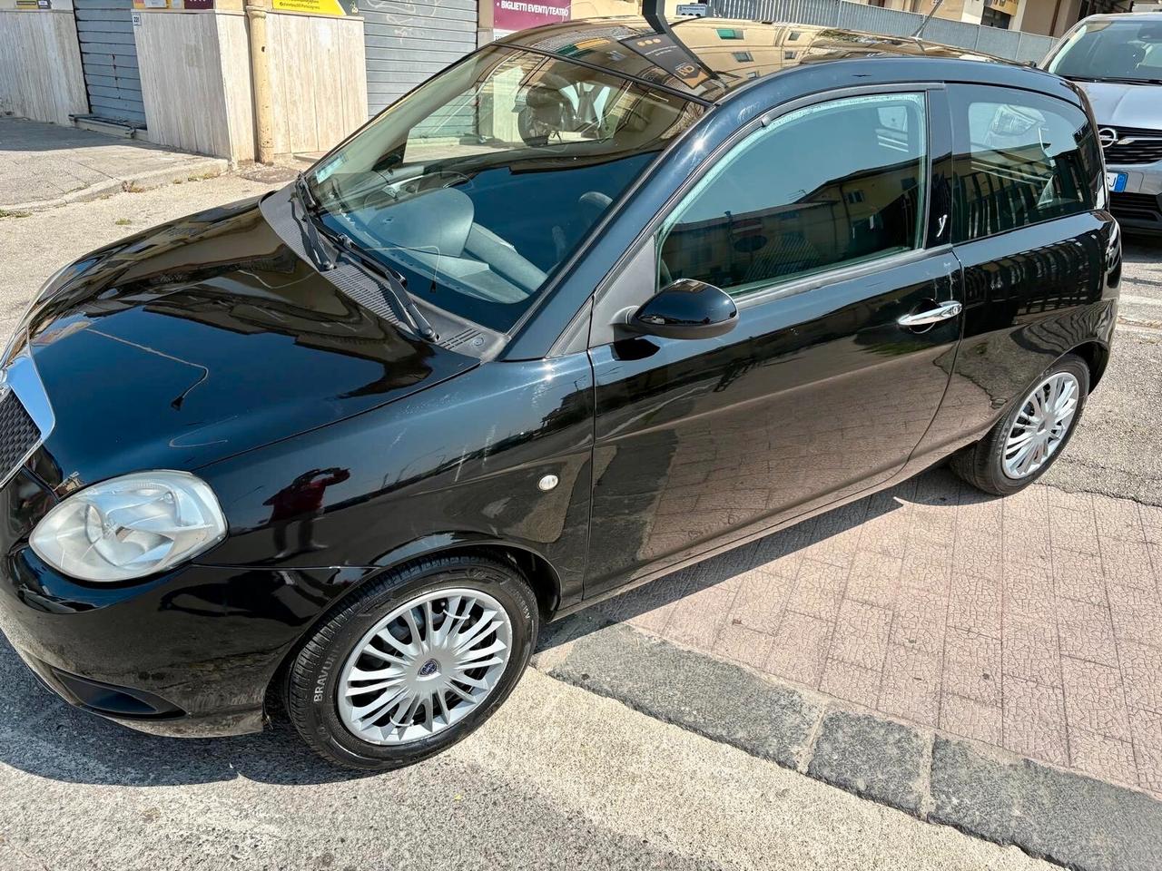 Lancia Ypsilon 1.2 Argento