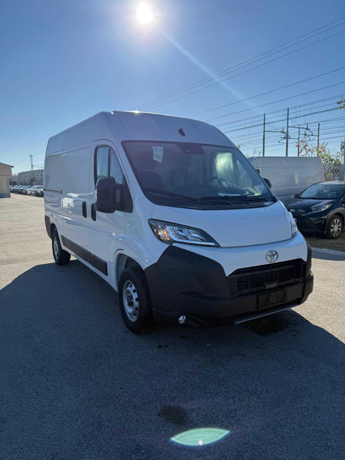 0450 NOLEGGIO FURGONE NUOVO TOYOTA PASSO MEDIO