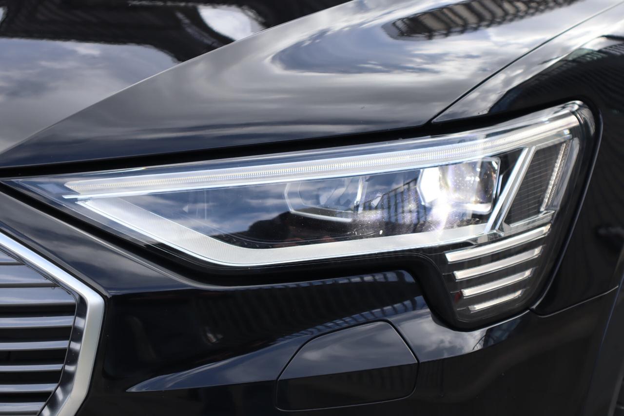 E Tron 55 408CV QUATTRO 360° HUD MATRIX 21"