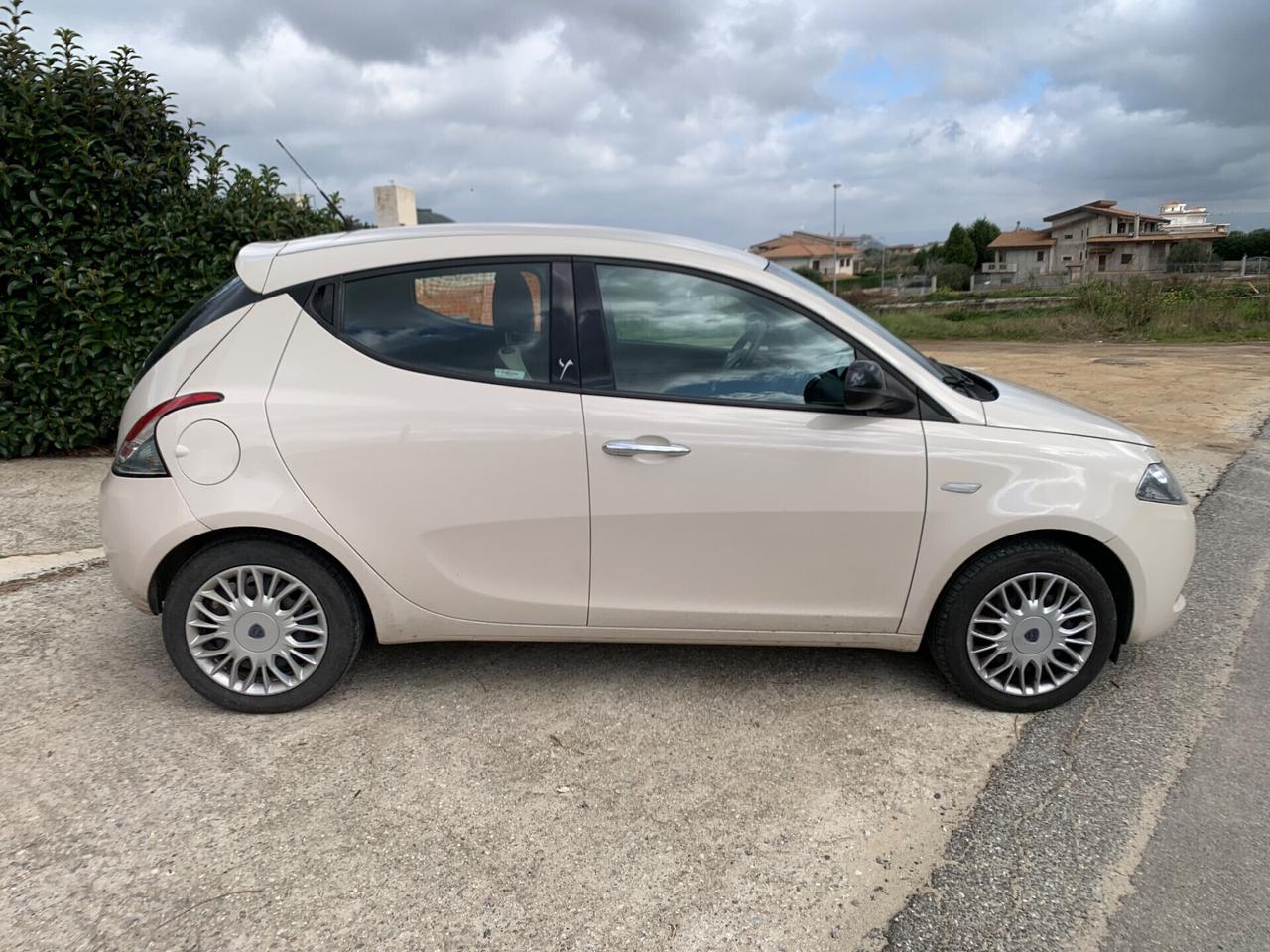 Lancia Ypsilon 1.2 69 CV 5 porte Gold