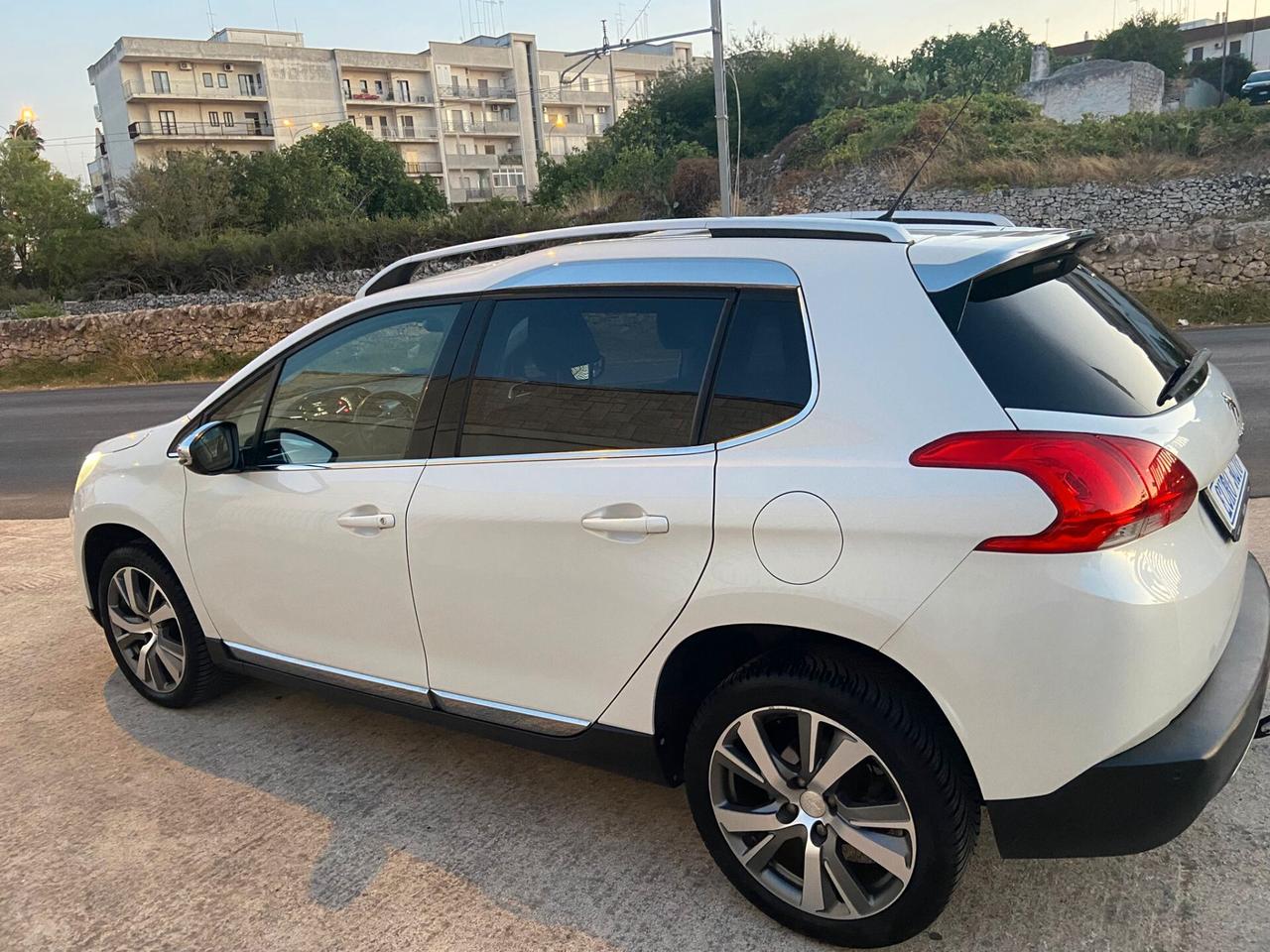 Peugeot 2008 1.6 e-HDi 115 CV Stop&Start Allure