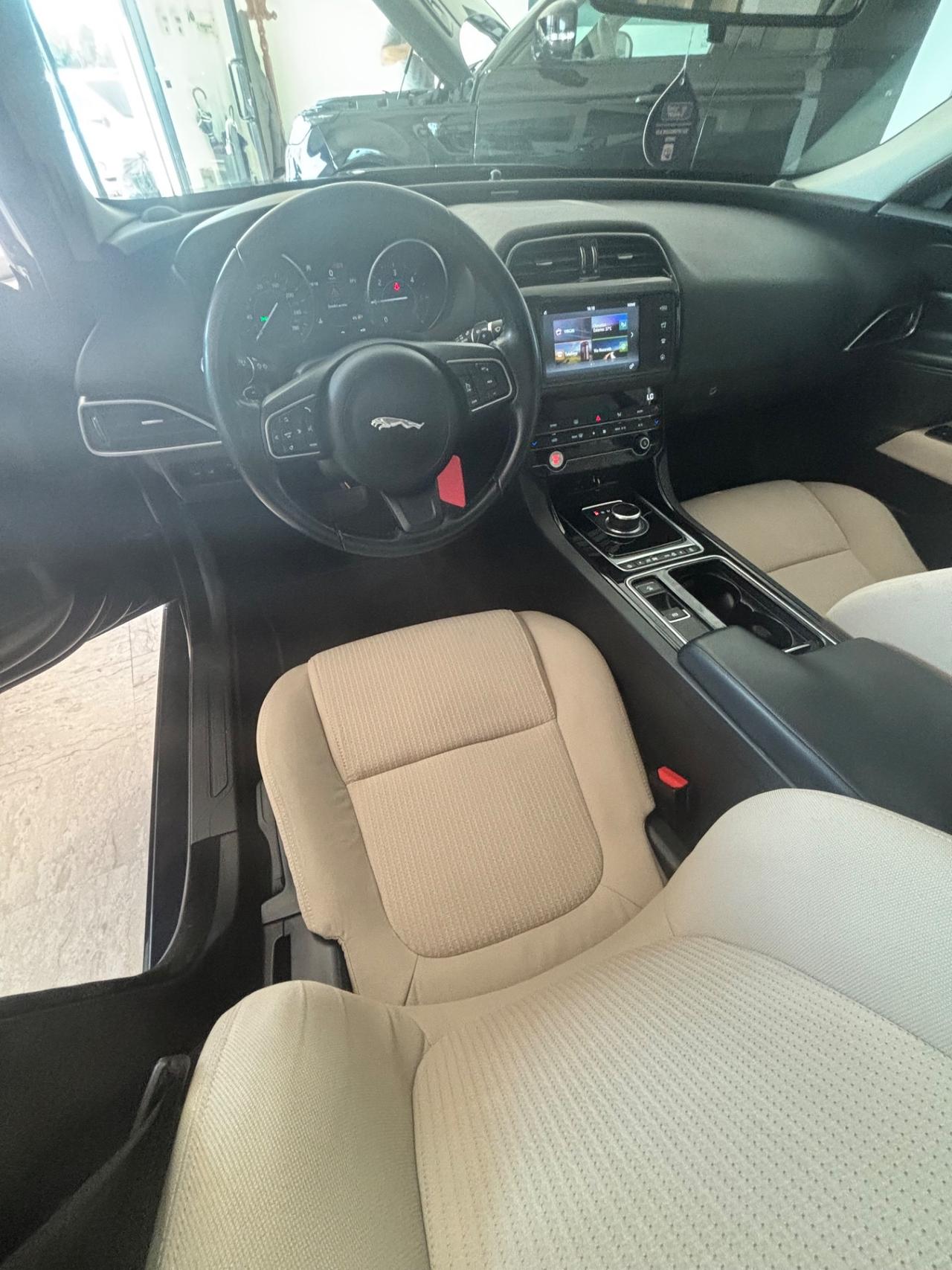 Jaguar XE 2.0 D Turbo 180CV Prestige