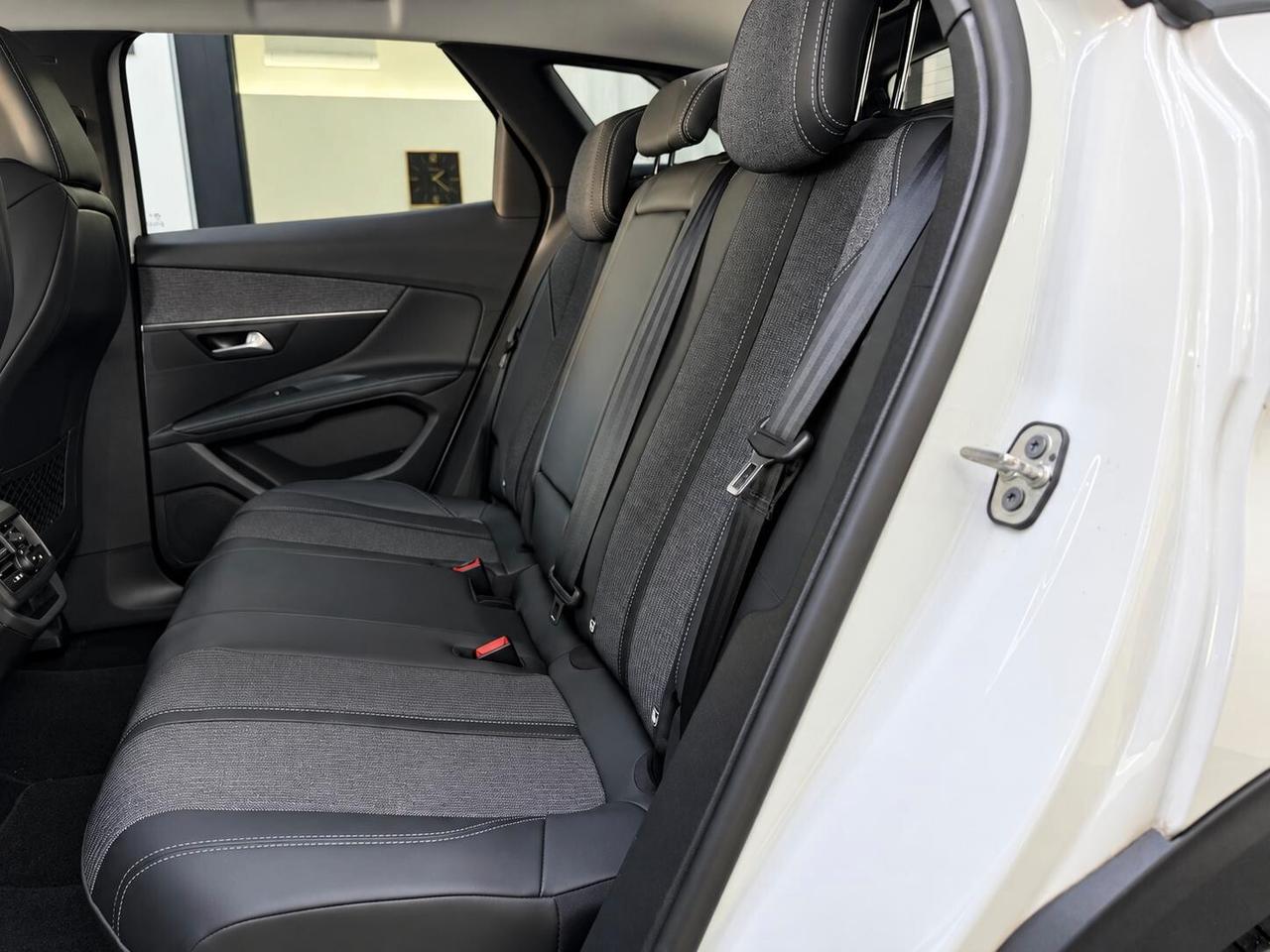 Peugeot 3008 BlueHDi 1.5 Diesel 130 cv S&S EAT8 Allure