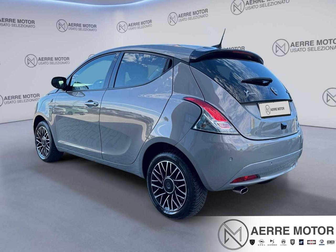 Lancia Ypsilon 1.0 FireFly Hybrid Alberta Ferretti