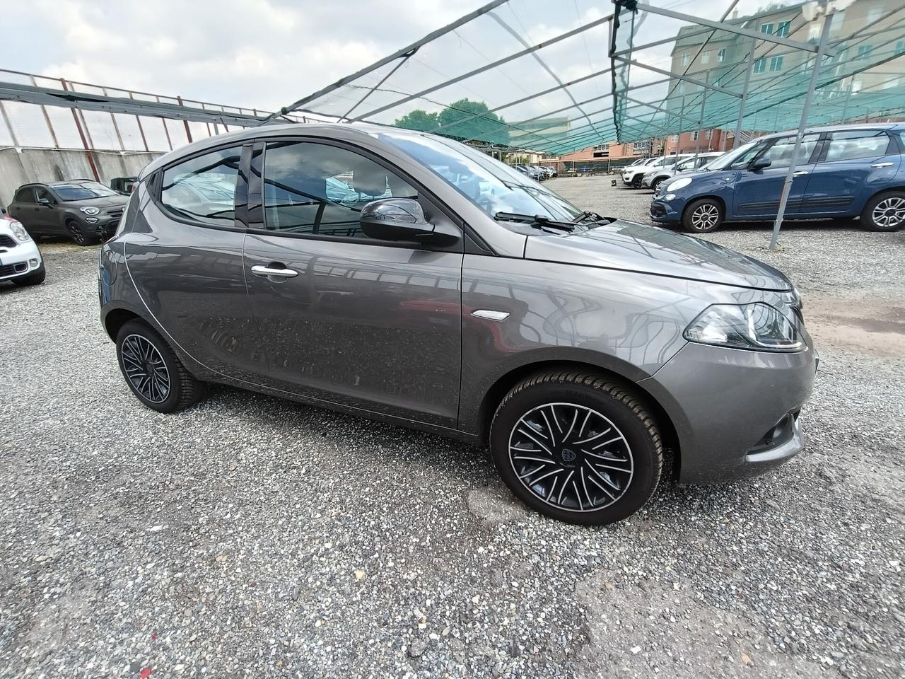 Lancia Ypsilon 1.0 ibrid