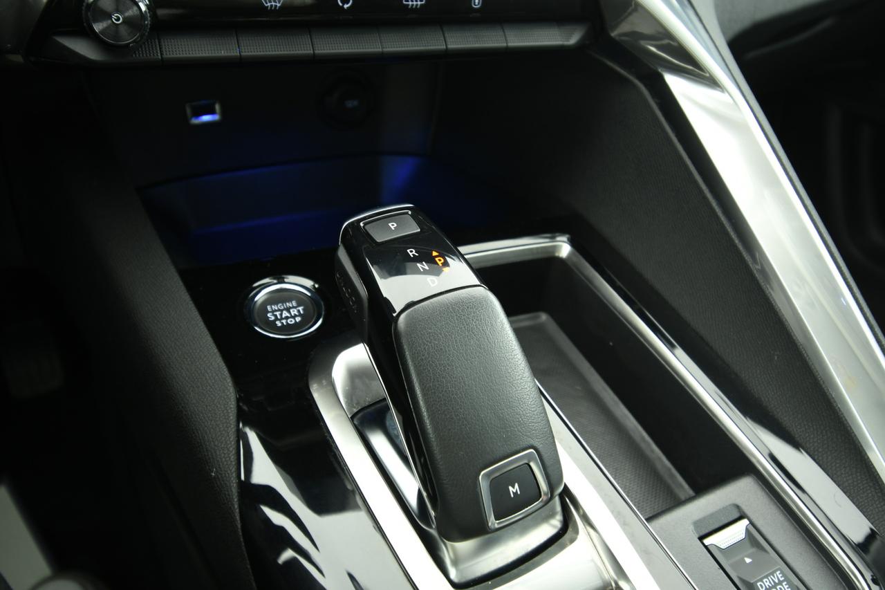 PEUGEOT 3008 1.5 bluehdi Allure Pack s&s 130cv eat8 CAMERA+APP CONNECT+C18"