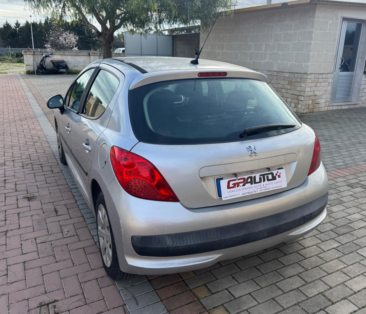 Peugeot 207 1.4 HDi 70CV NEOPATENTATI