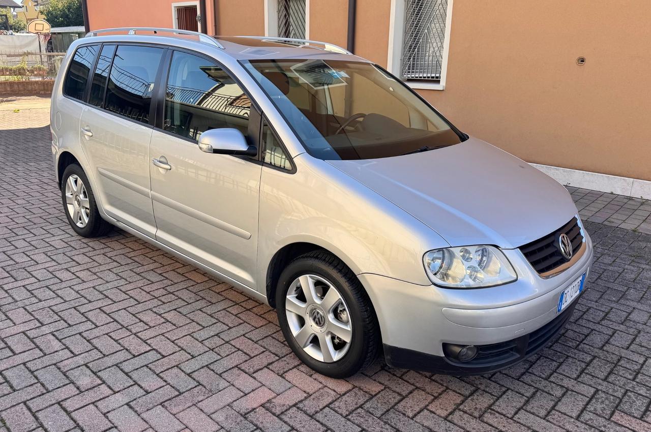 Volkswagen Touran 2.0 Tdi Ok Neopatentati