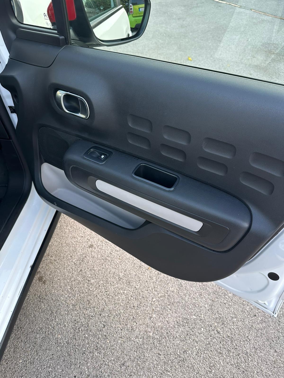 Citroen C3 83cv Benzina 5 porte Shine Navi bicolor pdc