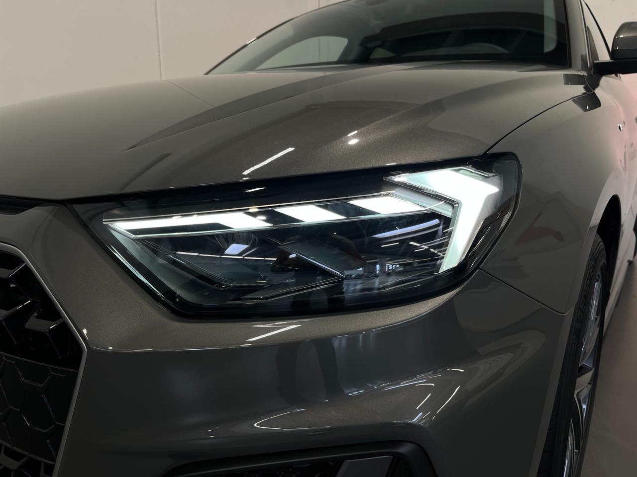 AUDI A1 SPORTBACK 30 TFSI S-TRONIC S-LINE EDITION