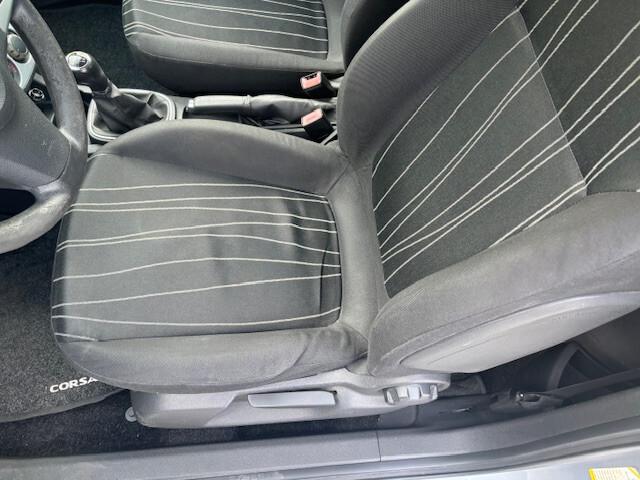 Opel Corsa 1.2 3 porte Cosmo