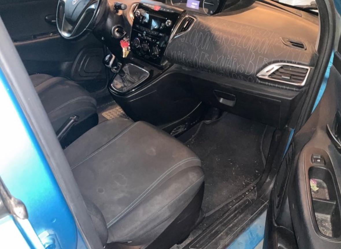 Lancia Ypsilon 0.9 TwinAir 85 CV 5 porte Metano Ecochic Elefantino