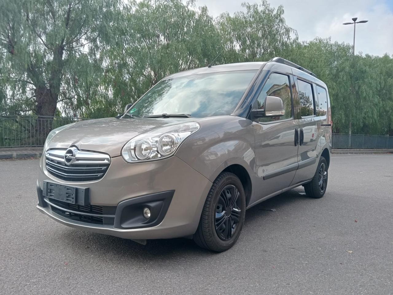 Fiat Doblo Opel Combo 7 posti