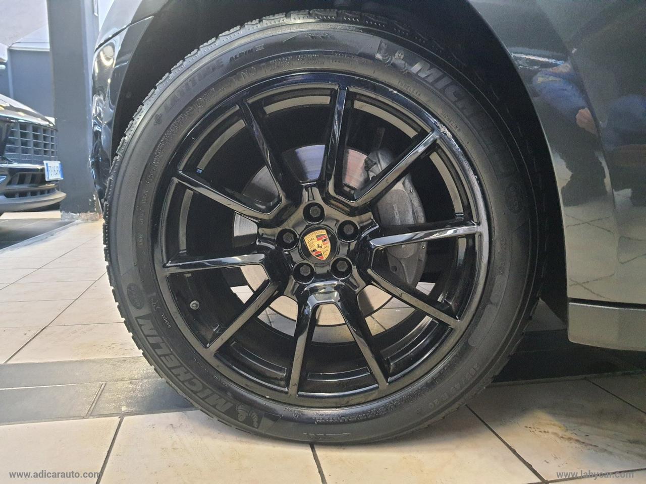 PORSCHE Macan 2.0