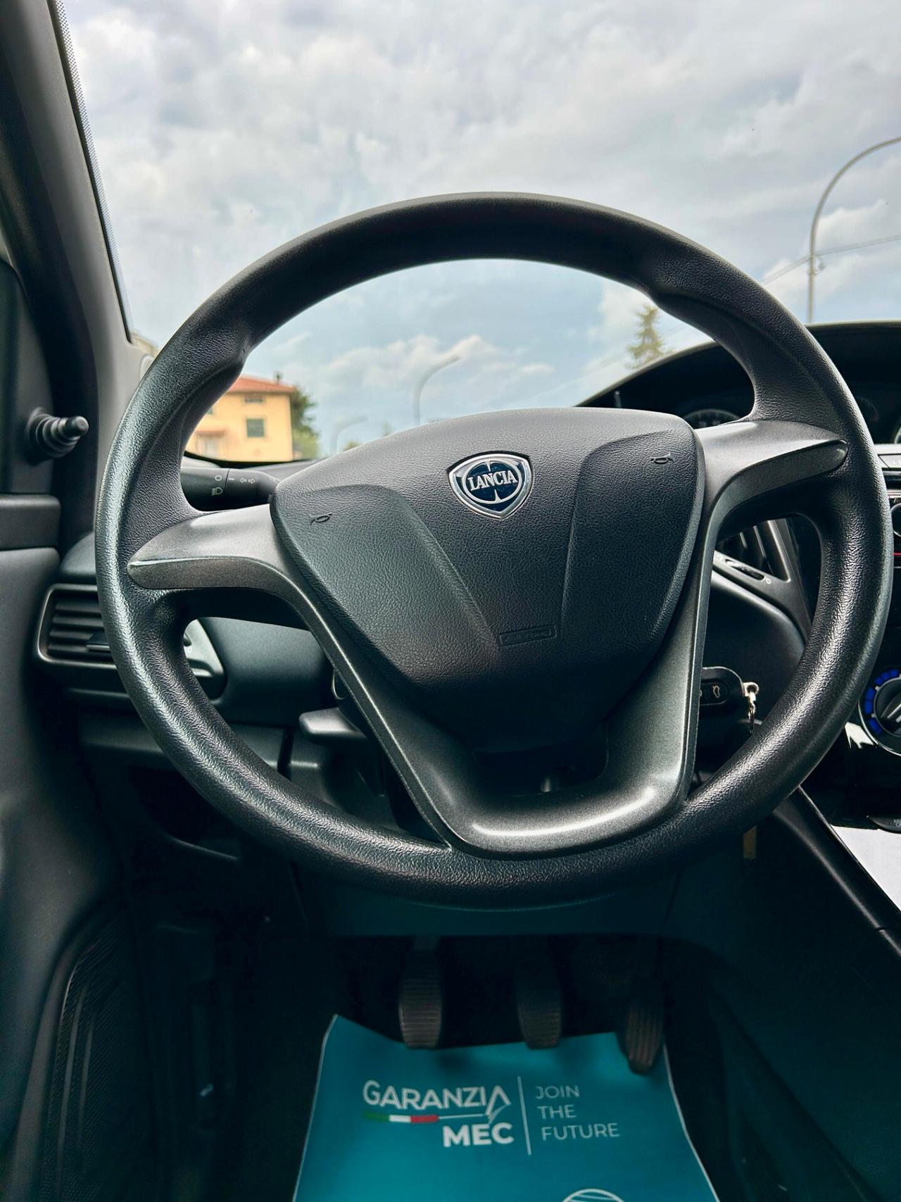 Lancia Ypsilon 1.2 69 CV 5 porte Silver- OK NEOPATENTATO