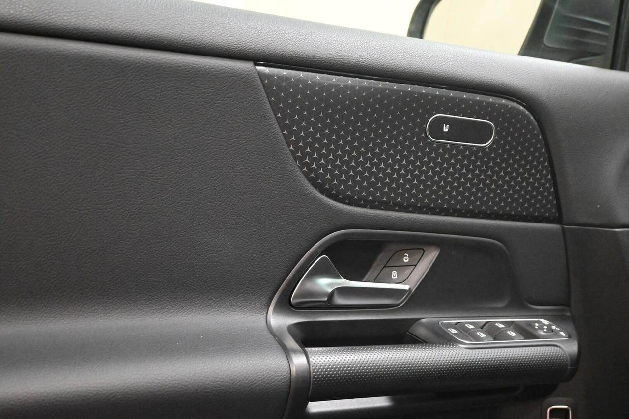 MERCEDES GLA (H247) GLA 180 d Automati...